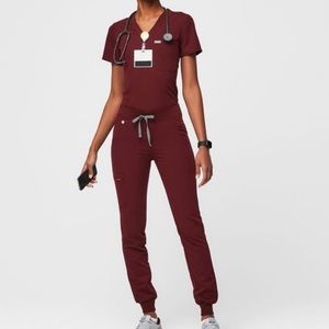 *SOLD* Figs Scrub Set | Maroon Size Small Joggers and Top